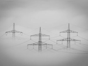 Elettricità, tetto ai ricavi. Rischio beffa per l’Italia. Così la Ue “avvantaggia” la Germania