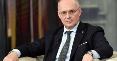 Ricciardi: “Troppi ritardi: Italiani vaccinatevi”