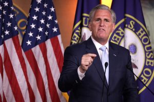 Rapporto: Kevin McCarthy ha fatto piangere una deputata per aver rivelato di avere momentaneamente una coscienza Re: Trump