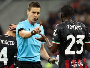 “Furto made in Uefa”: Salvini attacca l’arbitro di Milan-Chelsea