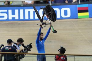Filippo Ganna ha vinto l’oro nell’inseguimento individuale ai Mondiali di ciclismo su pista, facendo un altro record