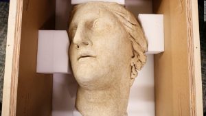 Breaking news: Il procuratore di Manhattan restituisce all’Italia 58 antichità, tra cui 21 sequestrate dal Metropolitan Museum of Art – CNN