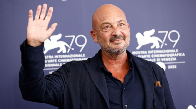 Breaking news: Un famoso regista italiano maschio racconta a Venezia di essere nato donna – Reuters