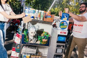 Vampiri, dinosauri e gatti Bodega, oh mio! A terra alla parata dei cani di Halloween del 2022 di Tompkins Square