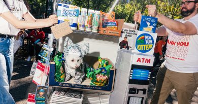 Vampiri, dinosauri e gatti Bodega, oh mio! A terra alla parata dei cani di Halloween del 2022 di Tompkins Square