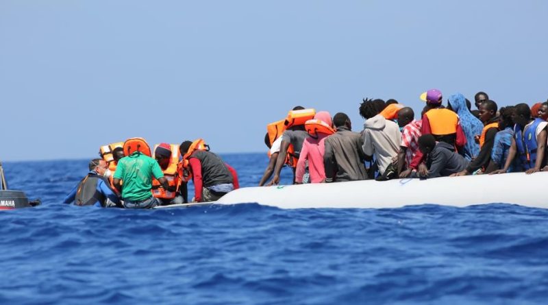Migranti, stop del Viminale alle navi Ong