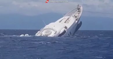 Breaking news: Guarda: Superyacht affonda al largo delle coste italiane – 1News