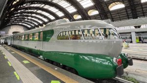 Breaking news: All’interno dell’incredibile treno “Arlecchino” del 1960 ancora in funzione in Italia – The Drive