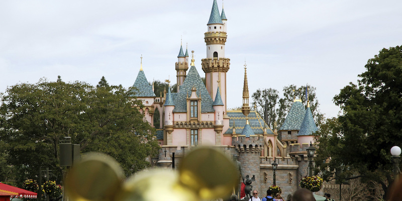 I visitatori di Disneyland a Shanghai sono bloccati al suo interno per un blocco improvviso