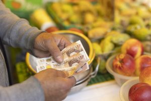 Breaking news: I mercati trattano i titoli del Regno Unito come il debito greco e italiano – CNN