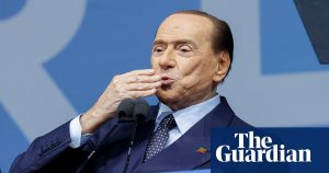 Breaking news: Berlusconi sostiene che i russi hanno “spinto” Putin alla guerra in Ucraina – The Guardian