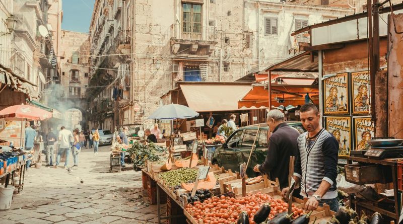 Breaking news: Gli antichi mercati italiani vivono un rinascimento grazie all’afflusso di visitatori – The Times