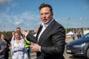 Un avvocato di Twitter avrebbe indicato ai dipendenti un sito web per gli informatori, mentre Elon Musk sembra pronto a radere tutto al suolo