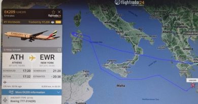 Passeggero sospetto su volo Emirates Atene-New York. L’aereo sui cieli italiani torna in Grecia scortato da jet militari