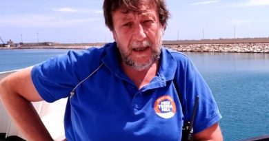 In mare pure la Ong italiana. Casarini: “A Meloni consiglio olio di ricino”