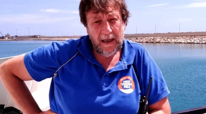 In mare pure la Ong italiana. Casarini: “A Meloni consiglio olio di ricino”