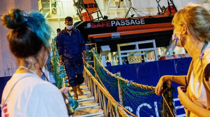 Migranti, Meloni ora gioca di sponda con Malta, Grecia e Cipro: lettera all’Ue. “Noi i più esposti, discutere di delocalizzazione e di sbarco delle Ong”