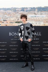 Timothée Chalamet è nella sua era emo