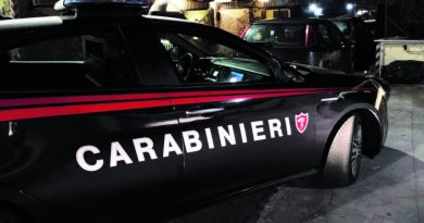 Bari, 21enne spara al petto della compagna e la riduce in fin di vita. Poi si uccide con l’arma