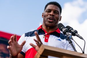 Vampiri, lupi mannari e letame di cavallo: I più recenti commenti WTF usciti dalla bocca di Herschel Walker