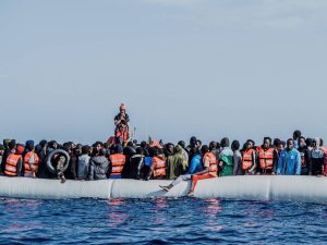 Migranti, l’Ue si sveglia. “Sbarchi insostenibili”. Nuova stretta sulle Ong