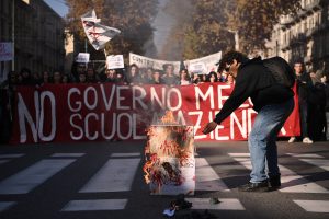 Breaking news: Migliaia di persone protestano contro il governo di estrema destra nel “No Meloni Day” – Morning Star Online