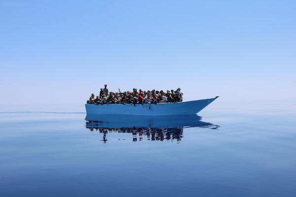 Breaking news: La sicurezza di Bengasi smantella la rete di trafficanti di migranti verso l’Italia – Aggiornamento Libia