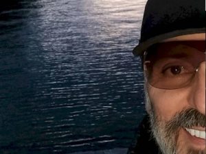 Gigi D’Agostino torna sui social. La foto che fa sperare i fan