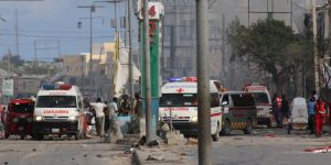 Almeno 15 persone sono state uccise in un attentato terroristico compiuto da Al Shabaab a Mogadiscio, in Somalia