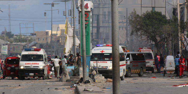 Almeno 15 persone sono state uccise in un attentato terroristico compiuto da Al Shabaab a Mogadiscio, in Somalia