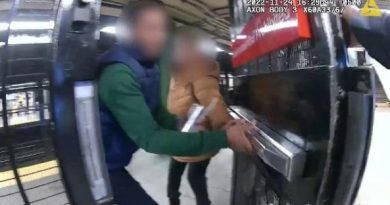 Un minuto per salvare un uomo sui binari: la corsa dell’agente per arrivare prima che sia tardi