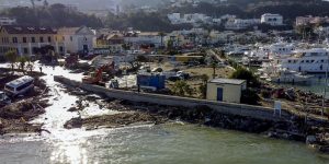 Più di mille persone saranno evacuate da una “zona rossa” a Casamicciola Terme, a Ischia, in vista delle piogge previste per venerdì pomeriggio