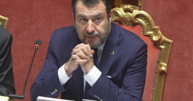 Salvini: “Chi paga il caffè con il pos è un rompipalle”