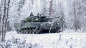 La mega esercitazione della Finlandia: blindati e cecchini messi alla prova a temperatura sottozero
