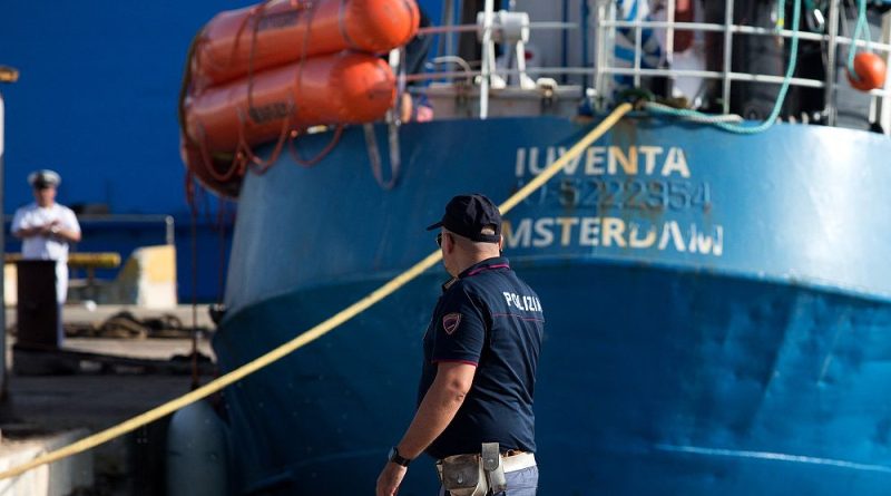 Breaking news: Il più grande processo italiano contro le ONG che soccorrono i migranti si ferma per la terza volta per mancanza di interpreti – Euronews