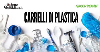 Plastica usata e gettata, l’indagine tra i supermercati italiani: tutti bocciati. Poca trasparenza e nessun piano per ridurre il monouso