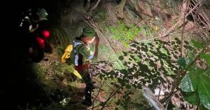 Lecco, geologo entra in una grotta per cercare minerali e muore travolto dal crollo di un masso