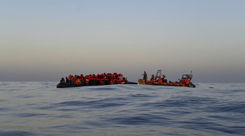 Migranti, l’Italia assegna i porti alle navi Louise Michel, Geo Barents e Humanity: sbarcano 542 persone