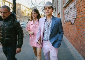 Ispirato da The White Lotus, lo stile di strada degno di una vacanza estiva italiana