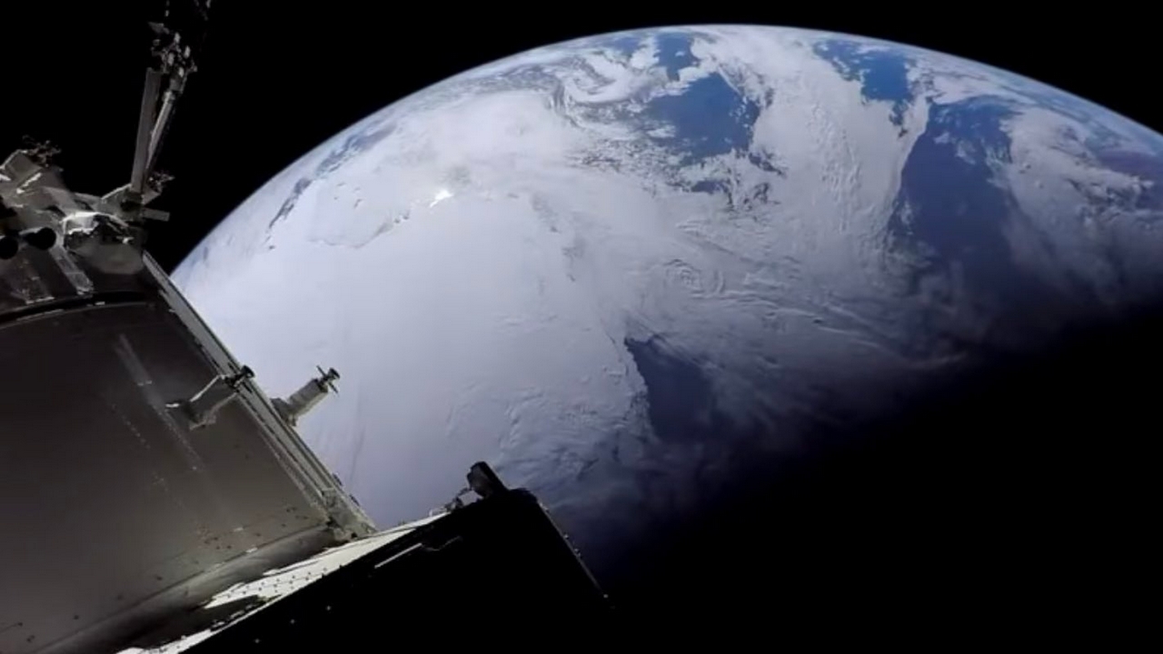 La navicella Orion della missione Artemis I è ammarata nell’Oceano Pacifico