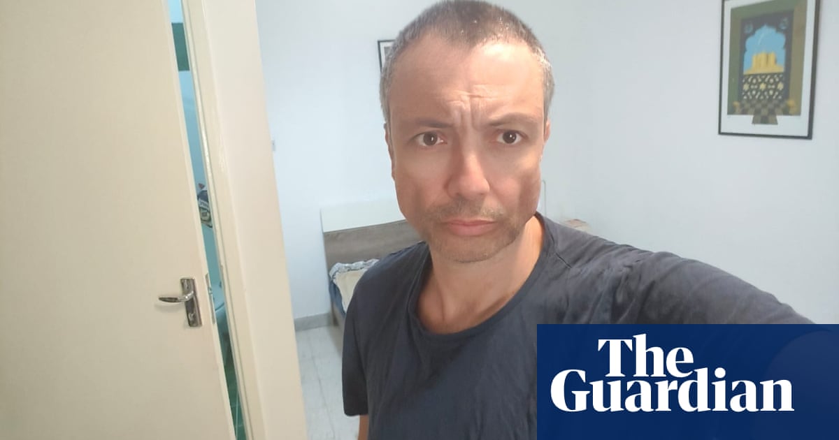 Breaking news: L’italiano intrappolato nell’ambasciata degli Emirati Arabi Uniti supplica Giorgia Meloni di riportarlo a casa – The Guardian