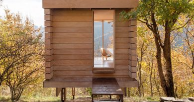 Breaking news: Questa baita in legno isolata dalle montagne italiane è anche un caratteristico rifugio per lo yoga – Yanko Design