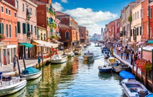 Breaking news: Italia: Il turismo dello shopping potrebbe superare i 2 milioni di turisti nel 2023 – Travel Daily