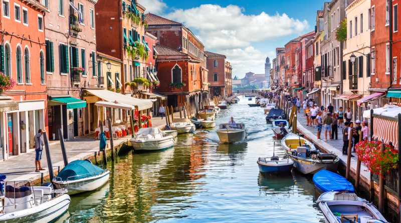Breaking news: Italia: Il turismo dello shopping potrebbe superare i 2 milioni di turisti nel 2023 – Travel Daily