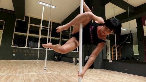 Clotilde Danese, campionessa mondiale di pole dance master 60: “Quando volteggio sono felice”
