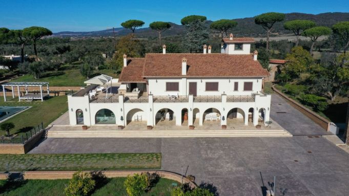 Breaking news: Esclusivo: Questa villa storica da 45 milioni di dollari in Italia è dotata di un proprio vigneto e ristorante – Robb Report