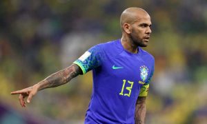 Dani Alves festeggia Messi e preannuncia le critiche: ‘Non mi importa di quello che diranno’