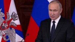 Putin convoca i vertici della difesa e promette nuovi eserciti: “A gennaio missile ipersonico Zircon su navi della flotta russa”