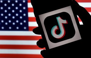 La Camera dei Rappresentanti vieta TikTok sui telefoni del personale