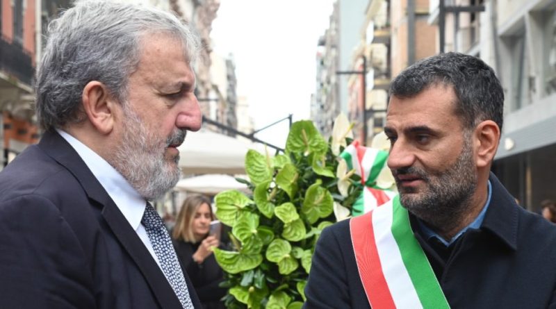 Puglia, l’autoregalo dei consiglieri regionali: 10 mesi di stipendio anche se Emiliano si dimette. Tutto per ritardare l’ascesa di Decaro